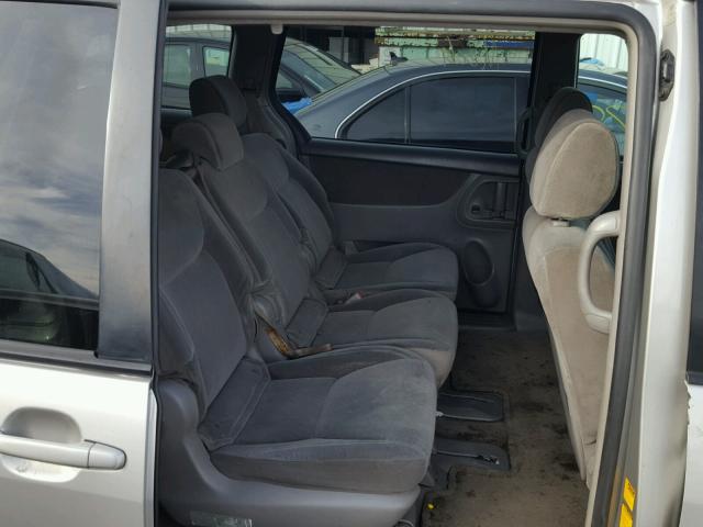 5TDZA23C65S344734 - 2005 TOYOTA SIENNA CE SILVER photo 6