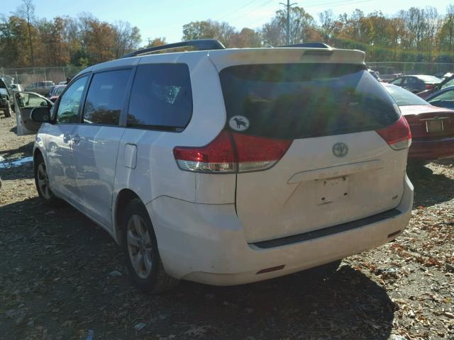 5TDKK3DC8BS035099 - 2011 TOYOTA SIENNA LE WHITE photo 3