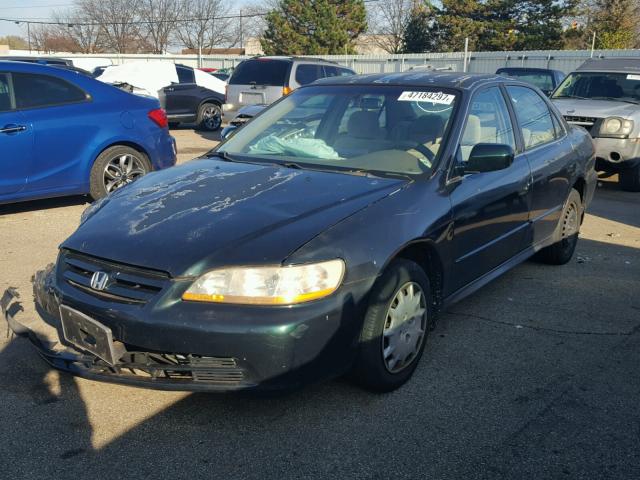 1HGCG56401A003817 - 2001 HONDA ACCORD LX GREEN photo 2