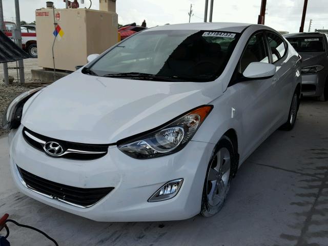 5NPDH4AEXDH430736 - 2013 HYUNDAI ELANTRA GL WHITE photo 2