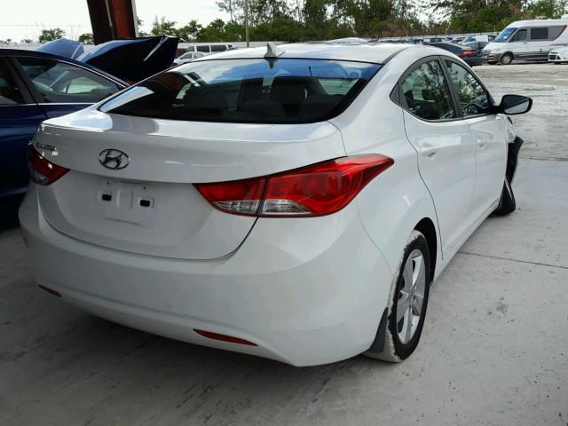 5NPDH4AEXDH430736 - 2013 HYUNDAI ELANTRA GL WHITE photo 4