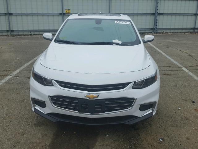 1G1ZE5STXHF270450 - 2017 CHEVROLET MALIBU LT WHITE photo 9