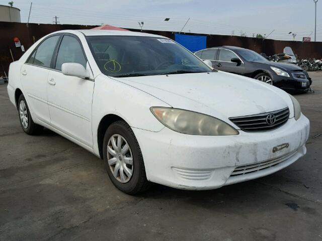 4T1BE32K15U637050 - 2005 TOYOTA CAMRY LE WHITE photo 1