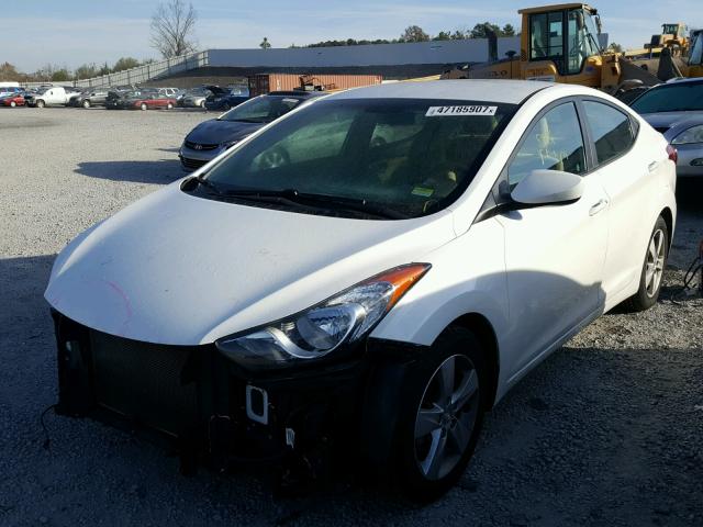 5NPDH4AEXDH386768 - 2013 HYUNDAI ELANTRA GL WHITE photo 2