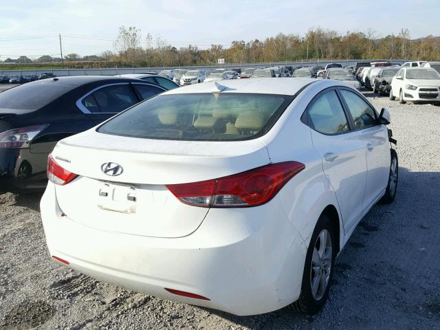 5NPDH4AEXDH386768 - 2013 HYUNDAI ELANTRA GL WHITE photo 4