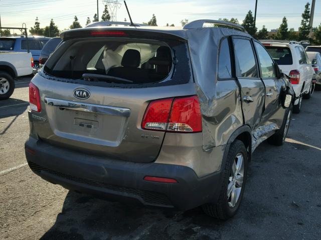 5XYKU4A26DG346798 - 2013 KIA SORENTO EX GRAY photo 4