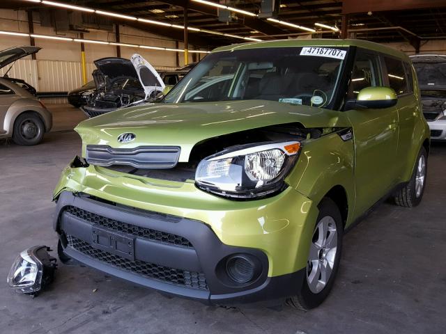 KNDJN2A25H7881640 - 2017 KIA SOUL GREEN photo 2