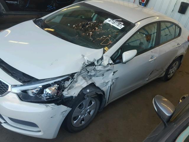 KNAFK4A67E5178655 - 2014 KIA FORTE LX WHITE photo 9