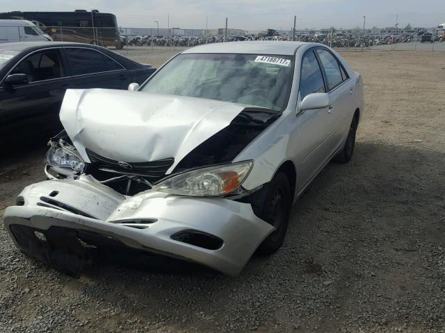 JTDBE32K030236307 - 2003 TOYOTA CAMRY LE SILVER photo 2