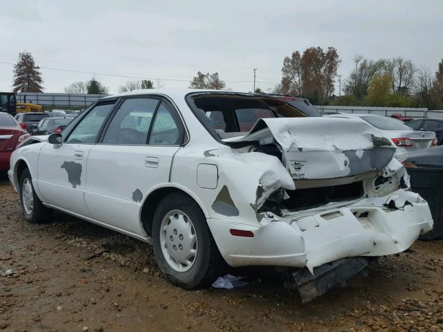 1G3HN52K3V4802140 - 1997 OLDSMOBILE 88 BASE WHITE photo 3