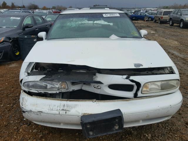 1G3HN52K3V4802140 - 1997 OLDSMOBILE 88 BASE WHITE photo 9