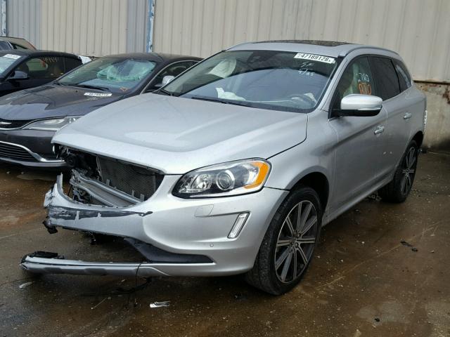 YV449MRU5H2122984 - 2017 VOLVO XC60 T6 SILVER photo 2