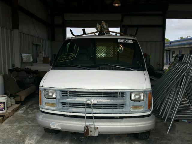 1GCFG25W3W1049405 - 1998 CHEVROLET EXPRESS G2 WHITE photo 9