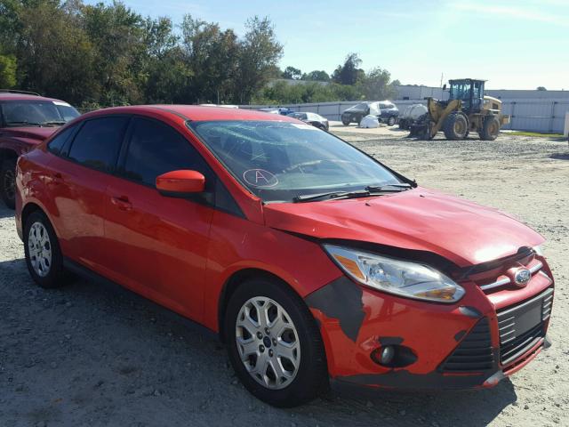 1FAHP3F23CL402404 - 2012 FORD FOCUS SE RED photo 1