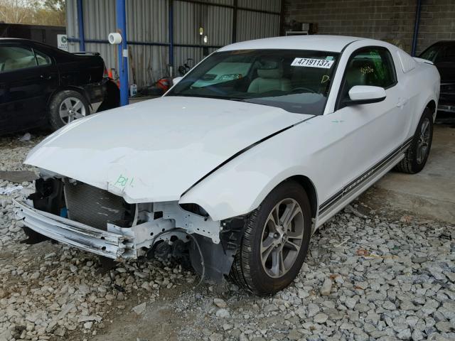 1ZVBP8AM9E5302656 - 2014 FORD MUSTANG WHITE photo 2