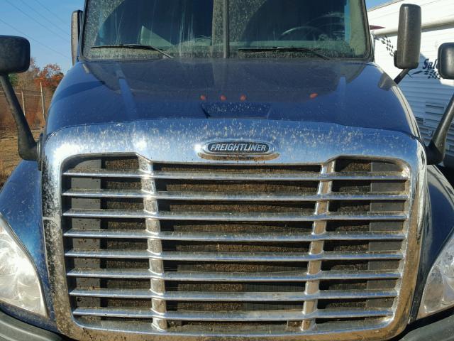 1FUJGLDR2BLBC7089 - 2011 FREIGHTLINER CASCADIA 1 BLUE photo 7