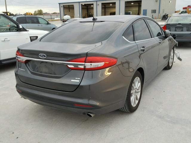 3FA6P0HD9HR246379 - 2017 FORD FUSION SE GRAY photo 4