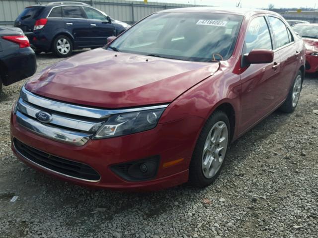 3FAHP0HGXAR246416 - 2010 FORD FUSION SE RED photo 2