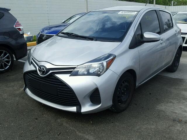 VNKKTUD39FA033536 - 2015 TOYOTA YARIS SILVER photo 2