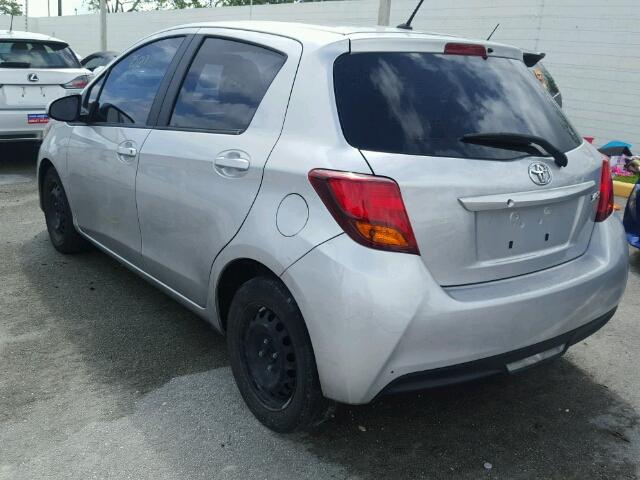 VNKKTUD39FA033536 - 2015 TOYOTA YARIS SILVER photo 3