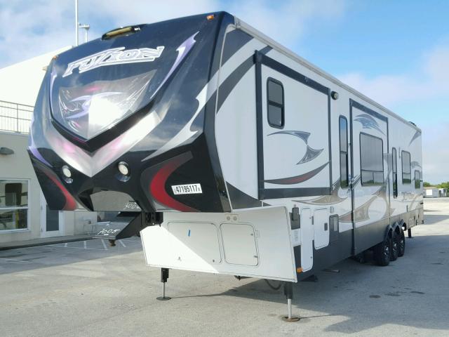 4YDF3952XDF810333 - 2013 KEYSTONE FUZION WHITE photo 2