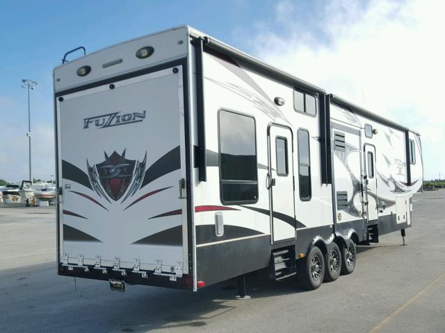 4YDF3952XDF810333 - 2013 KEYSTONE FUZION WHITE photo 4