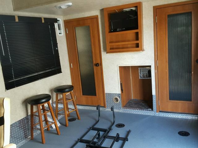 4YDF3952XDF810333 - 2013 KEYSTONE FUZION WHITE photo 9