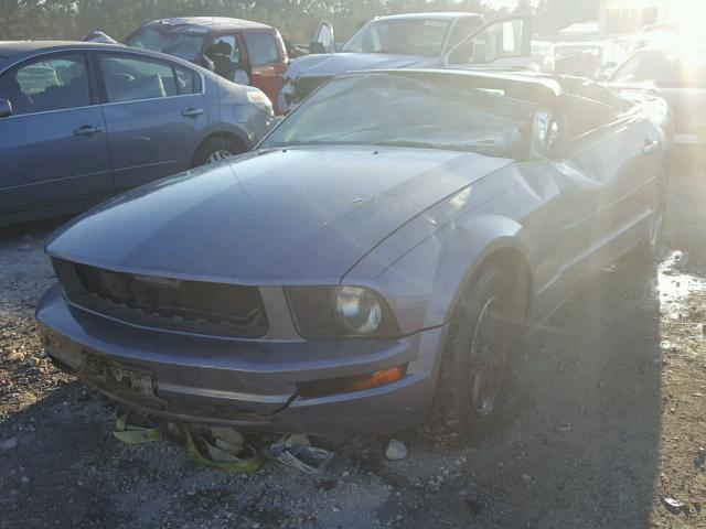 1ZVFT84N165202523 - 2006 FORD MUSTANG GRAY photo 2