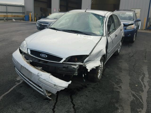 1FAFP34N07W182857 - 2007 FORD FOCUS ZX4 GRAY photo 2