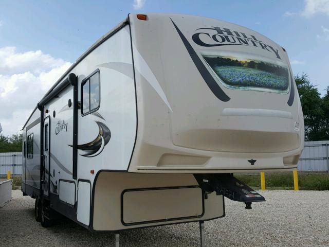 4V0FC2923FB027021 - 2015 CRUM MOTORHOME WHITE photo 1