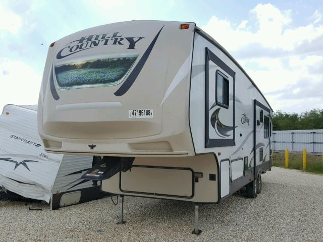 4V0FC2923FB027021 - 2015 CRUM MOTORHOME WHITE photo 2