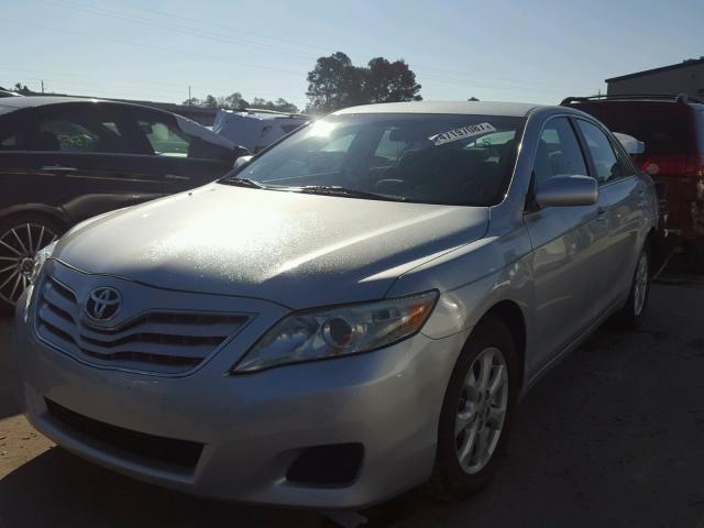 4T1BF3EK7BU175629 - 2011 TOYOTA CAMRY BASE SILVER photo 2