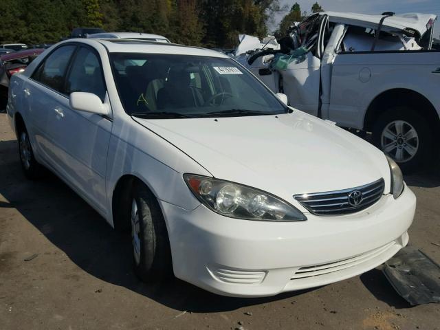 4T1BE32K15U621561 - 2005 TOYOTA CAMRY LE WHITE photo 1