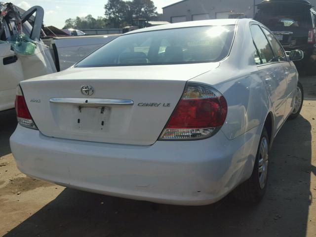 4T1BE32K15U621561 - 2005 TOYOTA CAMRY LE WHITE photo 4