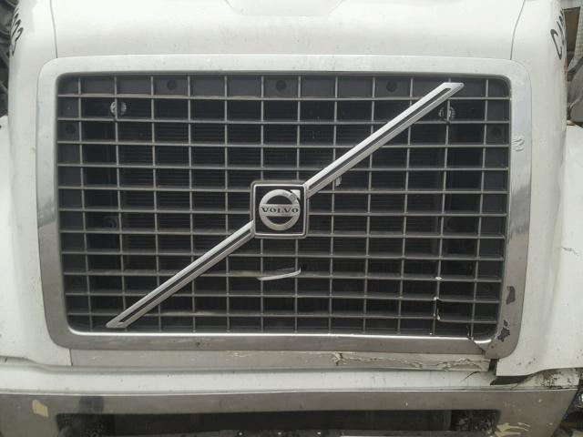 4V4NC9GH15N389744 - 2005 VOLVO VN VNL WHITE photo 7