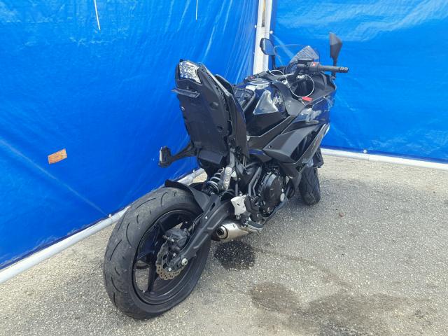 JKAEXEJ17HDA01072 - 2017 KAWASAKI EX650 J შავი ფოტო 4