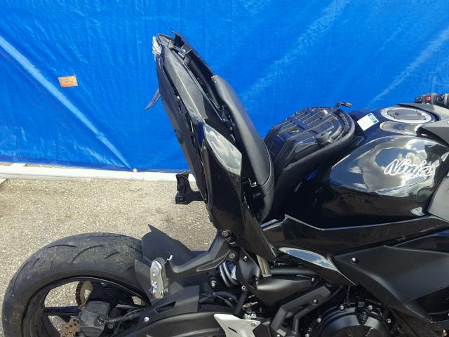 JKAEXEJ17HDA01072 - 2017 KAWASAKI EX650 J შავი ფოტო 6