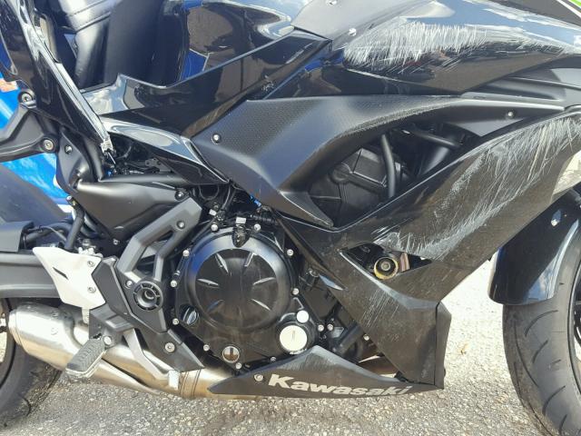 JKAEXEJ17HDA01072 - 2017 KAWASAKI EX650 J შავი ფოტო 7