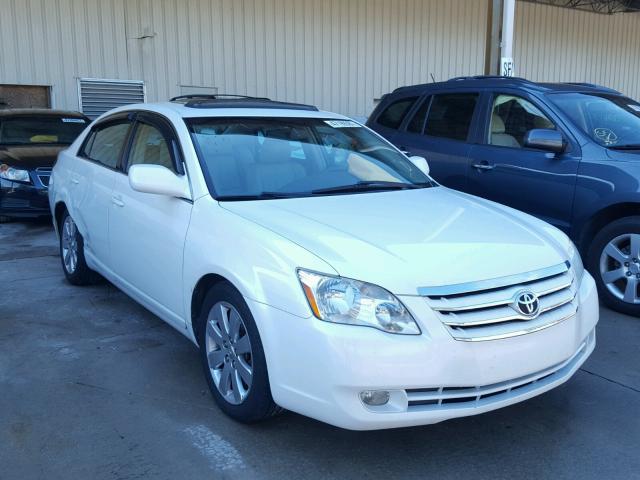 4T1BK36B15U048356 - 2005 TOYOTA AVALON XL WHITE photo 1