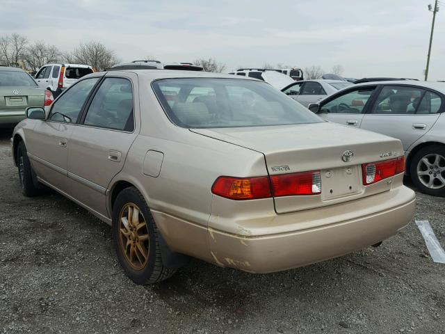 4T1BF28K1YU946536 - 2000 TOYOTA CAMRY LE ოქროსფერი ფოტო 3