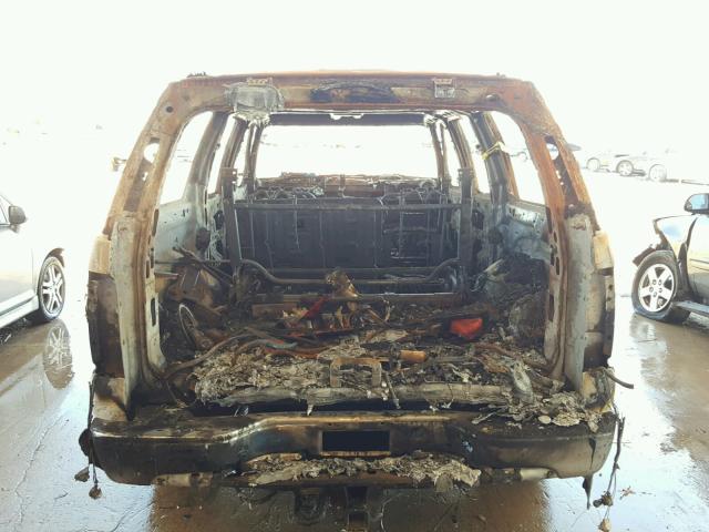 3GNEC16T71G185317 - 2001 CHEVROLET SUBURBAN C WHITE photo 9