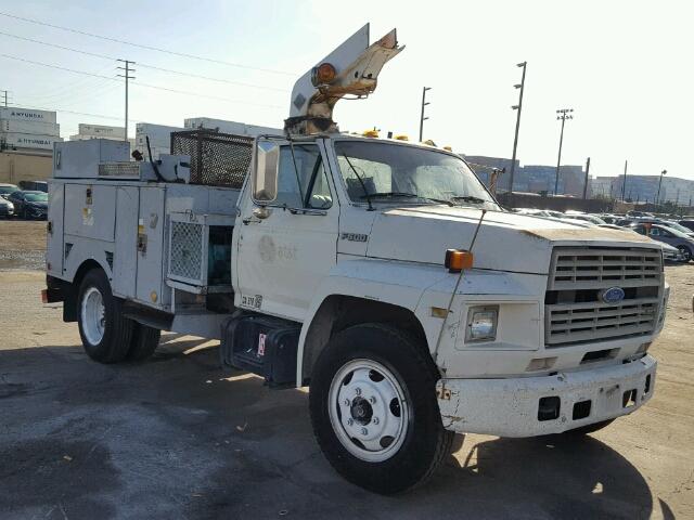 1FDMF60H3HVA17457 - 1987 FORD F600 Weiß Foto 1