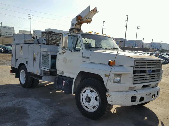 1FDMF60H3HVA17457 - 1987 FORD F600 WHITE photo 1