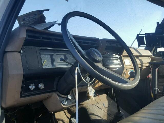1FDMF60H3HVA17457 - 1987 FORD F600 Weiß Foto 10