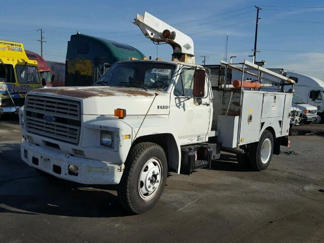 1FDMF60H3HVA17457 - 1987 FORD F600 WHITE photo 2