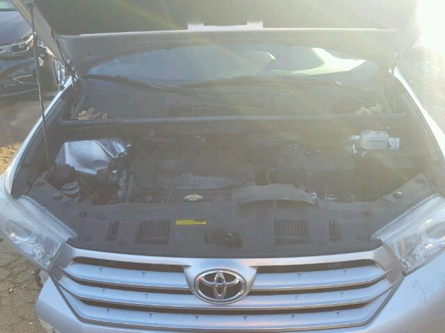 5TDZA3EH0CS023669 - 2012 TOYOTA HIGHLANDER SILVER photo 7