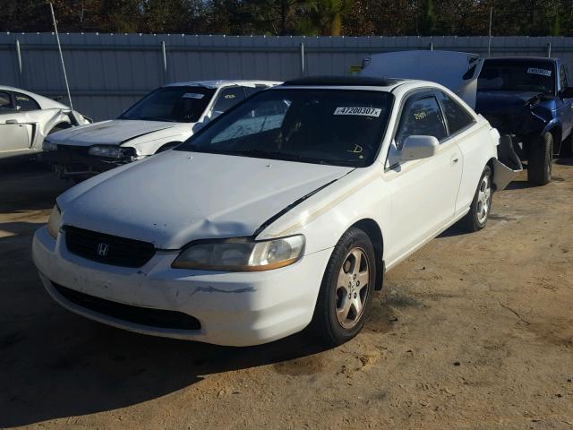 1HGCG2251XA017117 - 1999 HONDA ACCORD EX WHITE photo 2