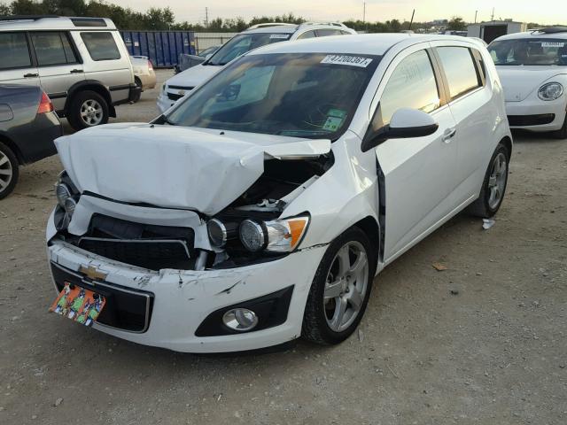 1G1JE6SB6F4195541 - 2015 CHEVROLET SONIC LTZ WHITE photo 2