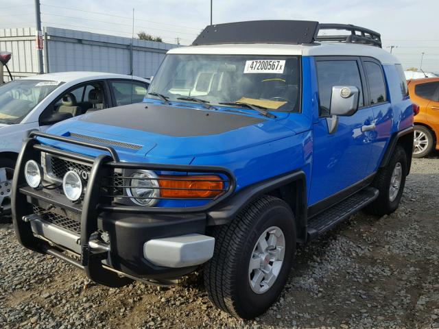 JTEBU11F970005628 - 2007 TOYOTA FJ CRUISER BLUE photo 2