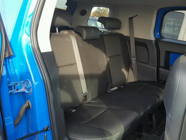 JTEBU11F970005628 - 2007 TOYOTA FJ CRUISER BLUE photo 6